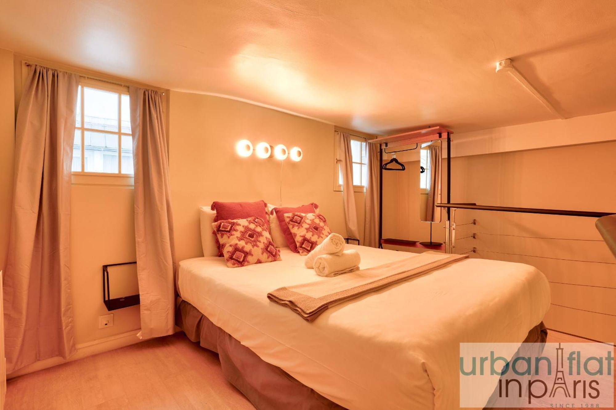 33 - Flat Av Des Champs-Elysees Paris Bagian luar foto